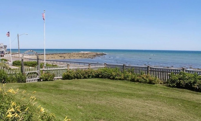 Brant Rock Casa | Large Oceanfront Home in Exclusive Brant Rock Section of Marshfield - Sleeps 10