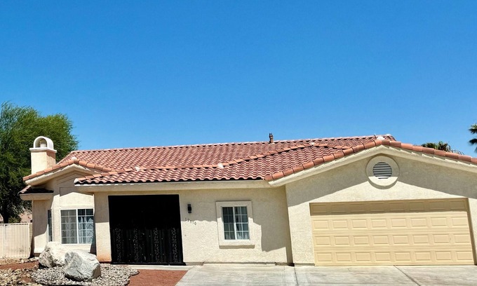 Desert Hot Springs Casa | Large pool home! Beautiful 360 views of the mountains!