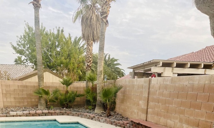 Briar Hill Park Casa | Large Pool Home in Quiet Area