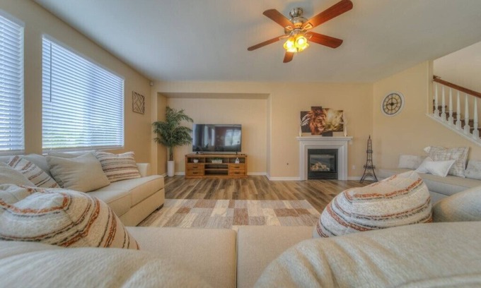 Eastvale Casa | Large Pool Home on a Quiet Cul-De-Sac