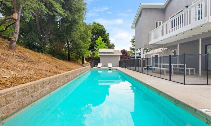 Atascadero Casa | Large Pool l Hot Tub l Spacious l Family Friendly