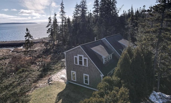 Bernard Casa | Large Private Beachfront Home Getaway [Cove House]