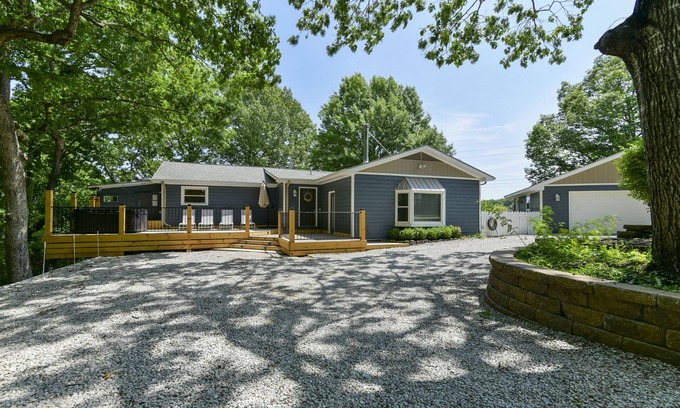 Branson West Casa | Large, private home mins to Silver Dollar City!
