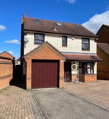 Leicester Casa | Large, Quiet, Sleeps 16, 4 bathrooms, Parking, Leicester