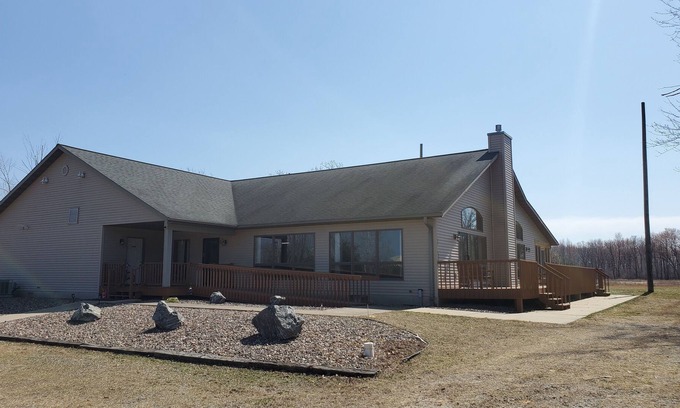 Merrillan Casa | Large ranch house