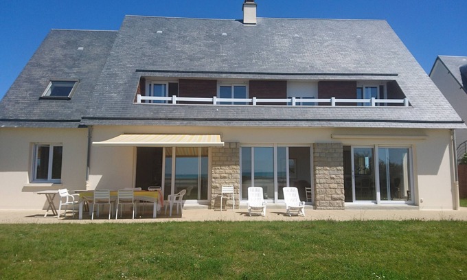Saint-Pair-sur-Mer Casa | Gran villa reciente y elegante frente al mar en Kairon / Jullouville plage