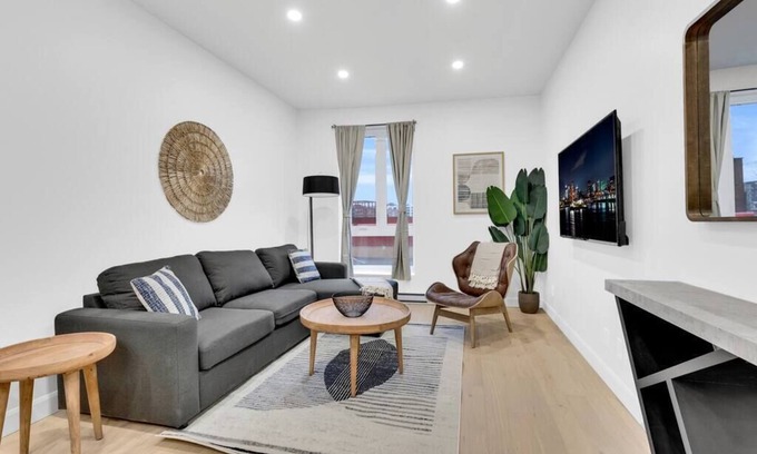 Southwest Condominio | Large renovated 1 bedroom, king bed, sleep 4