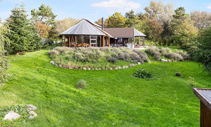 Kalundborg Casa | Large, renovated log house at Røsnæs
