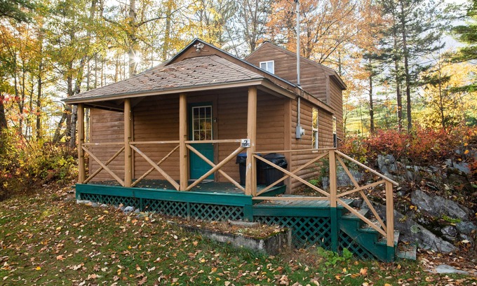 The Forks Cabina | Large Riverside Cabin in The Forks, pet friendly