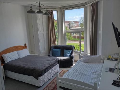 Sketty Casa | Large room near Singleton Hospital ensuite R6