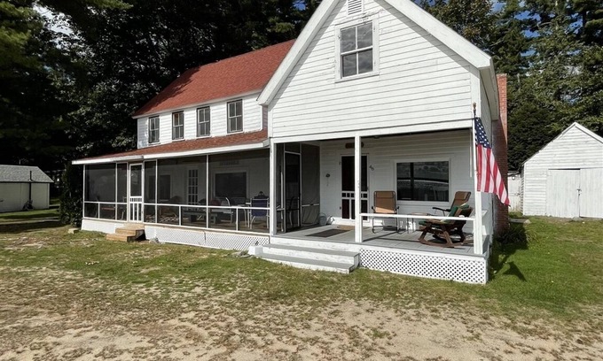 North Sebago Cabaña | LARGE RUSTIC COTTAGE. SEBAGO LAKE BEACHFRONT