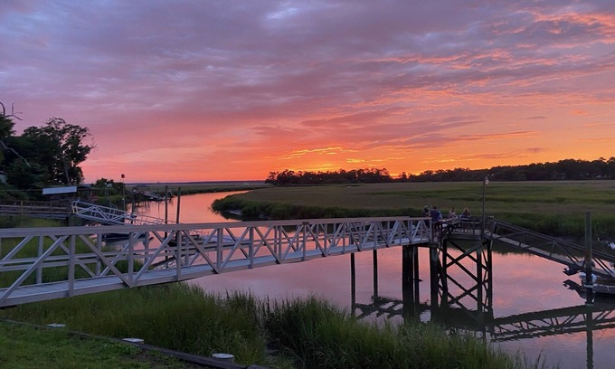Beaufort Casa | Large Rustic Home for Marine Graduation and Family Fishing