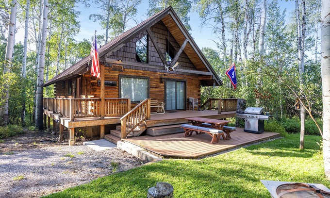 Star Valley Ranch Cabina | Large Rustic Cozy Cabin