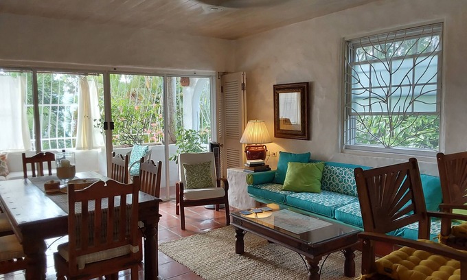 Mullins Apartamento | Large Secure 2 Bedroom Apartment with large pool steps to Mullins Beach