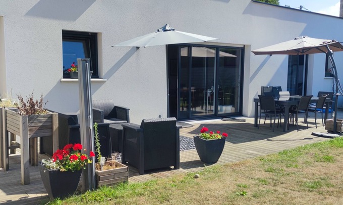Trebeurden Villa | Diáfano pie plano con jardín cerca de la playa