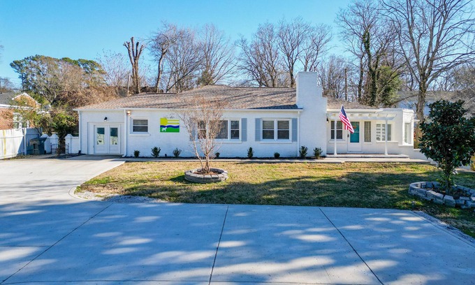 Columbia Casa | Clean, comfortable, and convenient. Spacious place to enjoy.