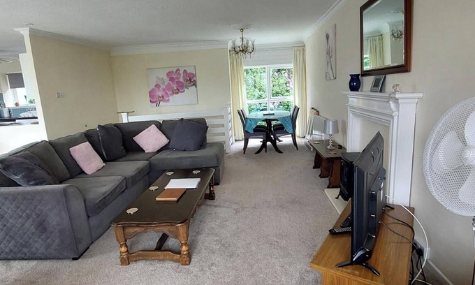 St. Ann's Chapel Condominio | Large spacious Apartment with lovely views.
