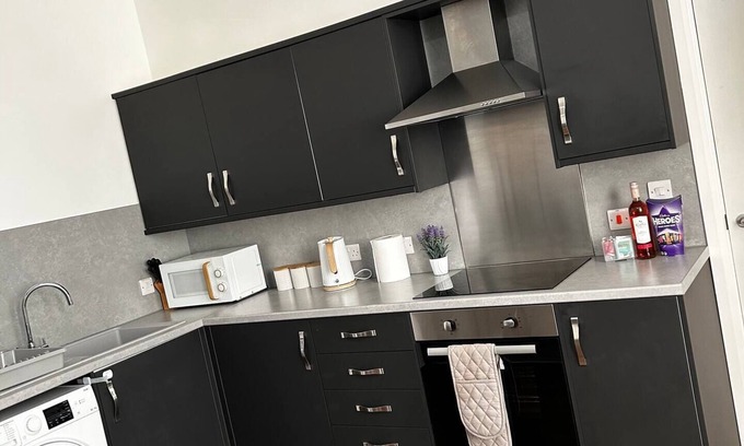 Failsworth Apartamento | Large spacious apartment- free parking- sleeps 6nn