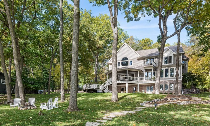 Green Lake Casa | Large, spacious lakefront home with room for all!!