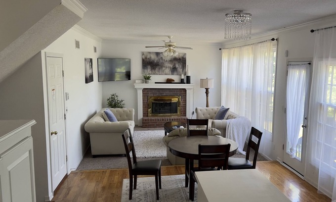 Olathe Casa | 4 dormitorios, 2. 5 baños gran casa nueva