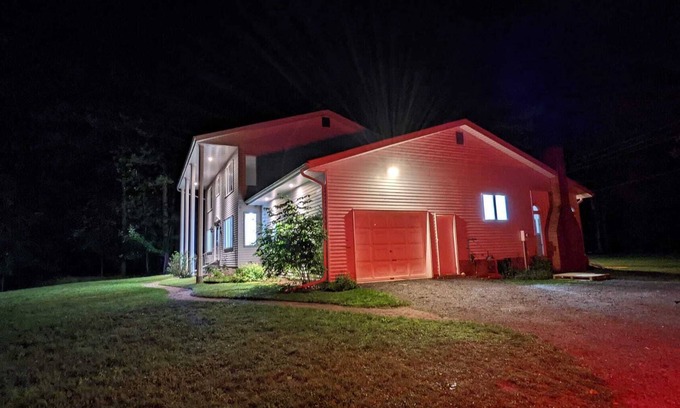 Bracebridge Cabaña | Large Spacious Waterfront Cottage