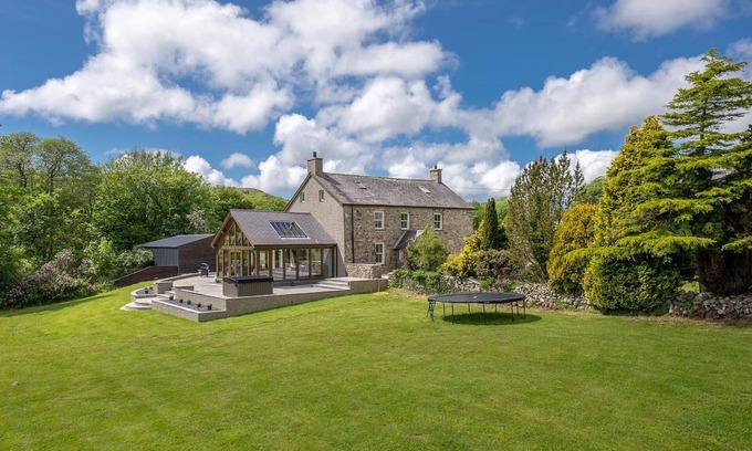 Rhyd-y-clafdy Cabaña | Large Stone Cottage With Hot Tub and Sea Views | Ty-Newydd-Llannor