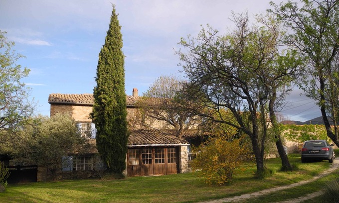 Mollans-sur-Ouveze Casa | Large stone house with flair in Drôme provençale