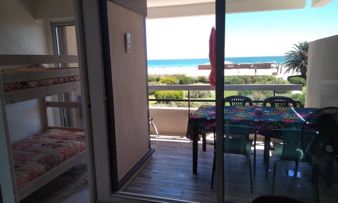 Saint-Nazaire Apartamento | Large Studio cabin with terrace, beautiful sea view, direct beach access, parking