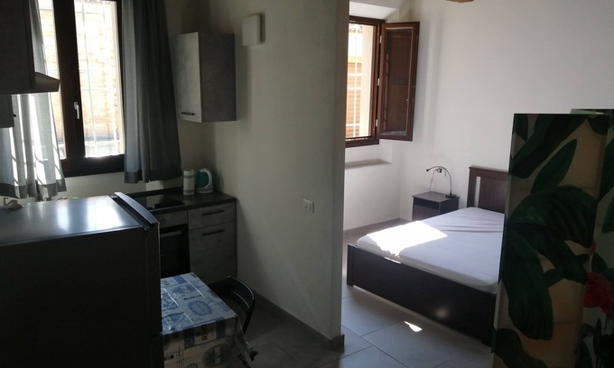 Faenza Apartamento | Large studio apartment with separate rooms