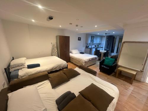 Shepherd's Bush Apartamento | Large studio flat Uxbridge Road