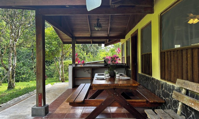 Bijagua Cama Y Desayuno | Large Studio in a private farm near Bijagua - Rio Celeste - Tenorio Park