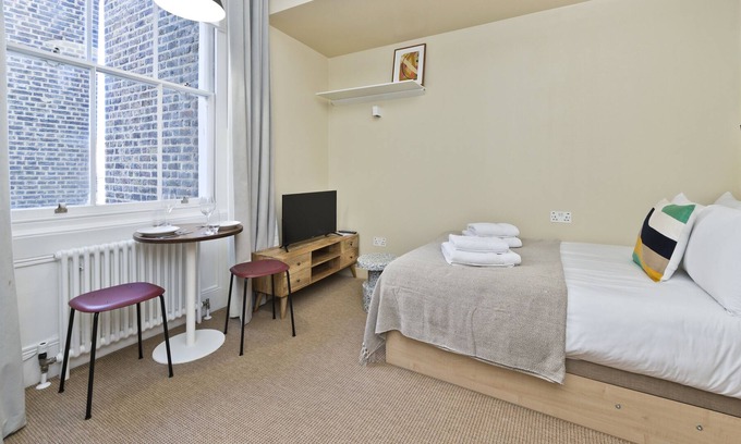 Camden Town with Primrose Hill Apartamento | Large Studio Near Leafy Primrose Hill