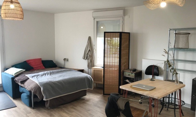 Noisy-le-Sec Apartamento | Large studio with direct access to Paris