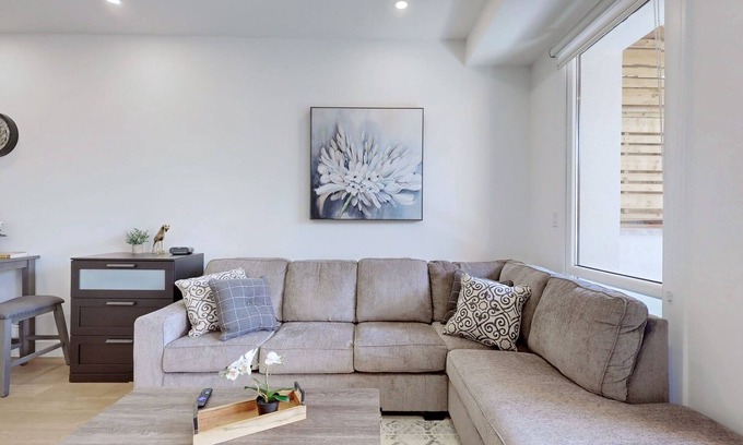 Alderwood Casa | Large studio with parking, 15 min to Downtown and Airport