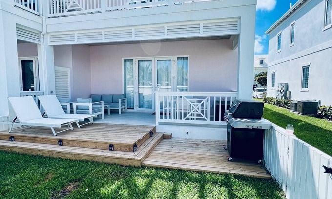 Nassau Villa | Large Stunning Townhome in Beautiful Bahamas - 2 Mins to the Beach!