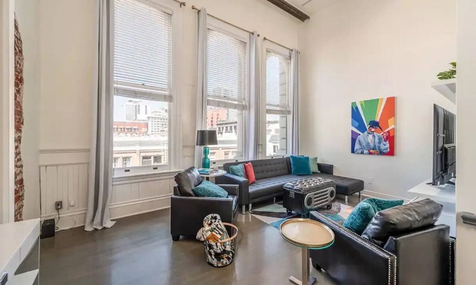 Marina District Apartamento | Large Stylish Loft in Gaslamp, 5 Beds w/ 1 Parking