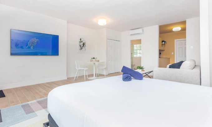 El Portal Apartamento | Large Stylish Studio Apartment In El Portal #3
