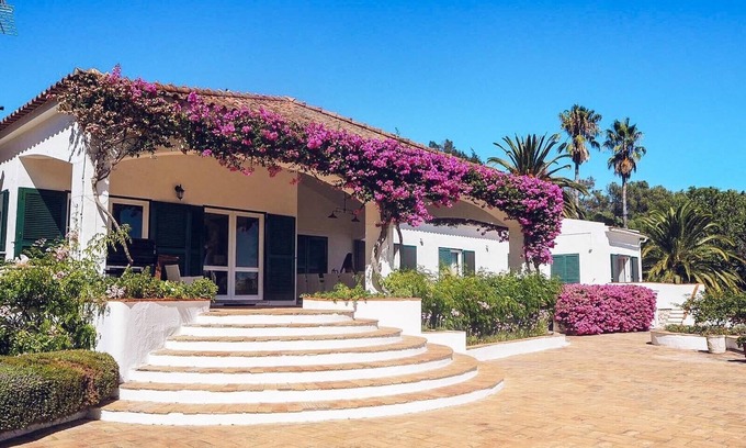 Meia Praia Villa | Villa tradicional amplia y espaciosa con piscina privada y pista de tenis. Vista marítima.