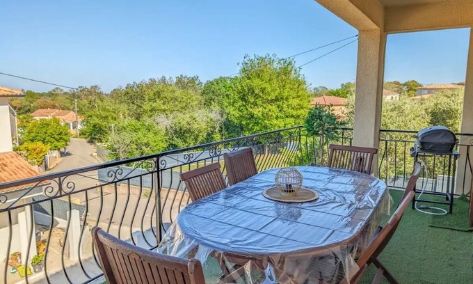Taglio-Isolaccio Apartamento | Large T4 apartment with terrace close to beaches and town