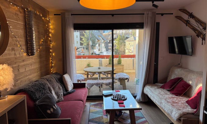 Saint-Etienne-de-Tinee Apartamento | Large terrace, ideally located with Mountain Views in a Family friendly village.