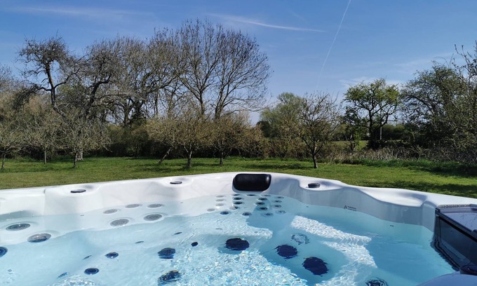 East Huntspill Cabina | Large three bedroom lodge with private hot tub, located in the heart of Somerset.