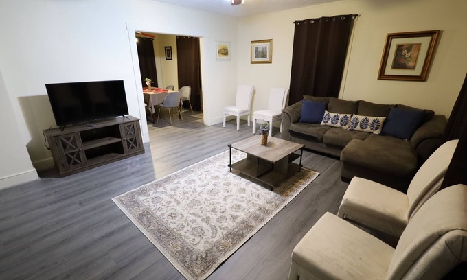 Charlton Heights Casa | Large Updated 3 bedroom Townhome w/ mountain view nearby Kanawha river