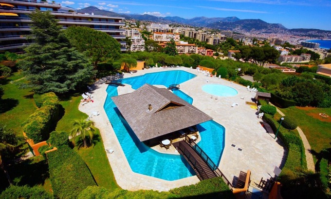 Fabron Apartamento | Large upscale studio in luxury residence, swimming pool, tennis court, park, ...
