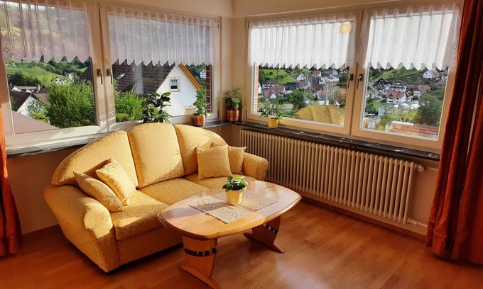 Ottenhofen im Schwarzwald Apartamento | Large vacation apartment, 80sqm, 2 bedrooms, outdoor seating, max. 4 persons