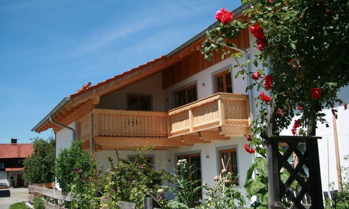 Bruckmuehl Apartamento | Large vacation apartment in the beautiful Mangfall valley below the Irschenberg