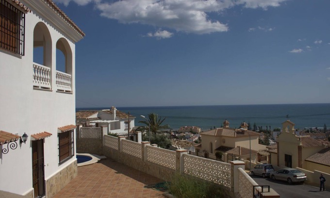 Torre de Benagalbon Villa | Large villa with stunning sea views close to the beach