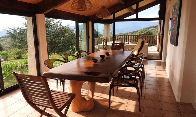 Llauro Casa | Gran villa para 8 personas, muy tranquila, piscina, vistas al mar y montaña.