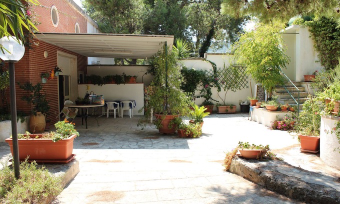 Marina Serra Villa | Gran villa junto al mar, con terraza, jardín y bosque de pinos. Villa frente al mar.