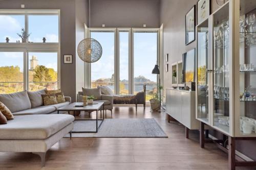 Stamsund Villa | Large villa in Lofoten with fantastic views - 4 bedrooms and 9 beds.