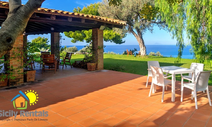 Acquedolci Villa | Gran casa de campo con vistas al archipiélago eólico